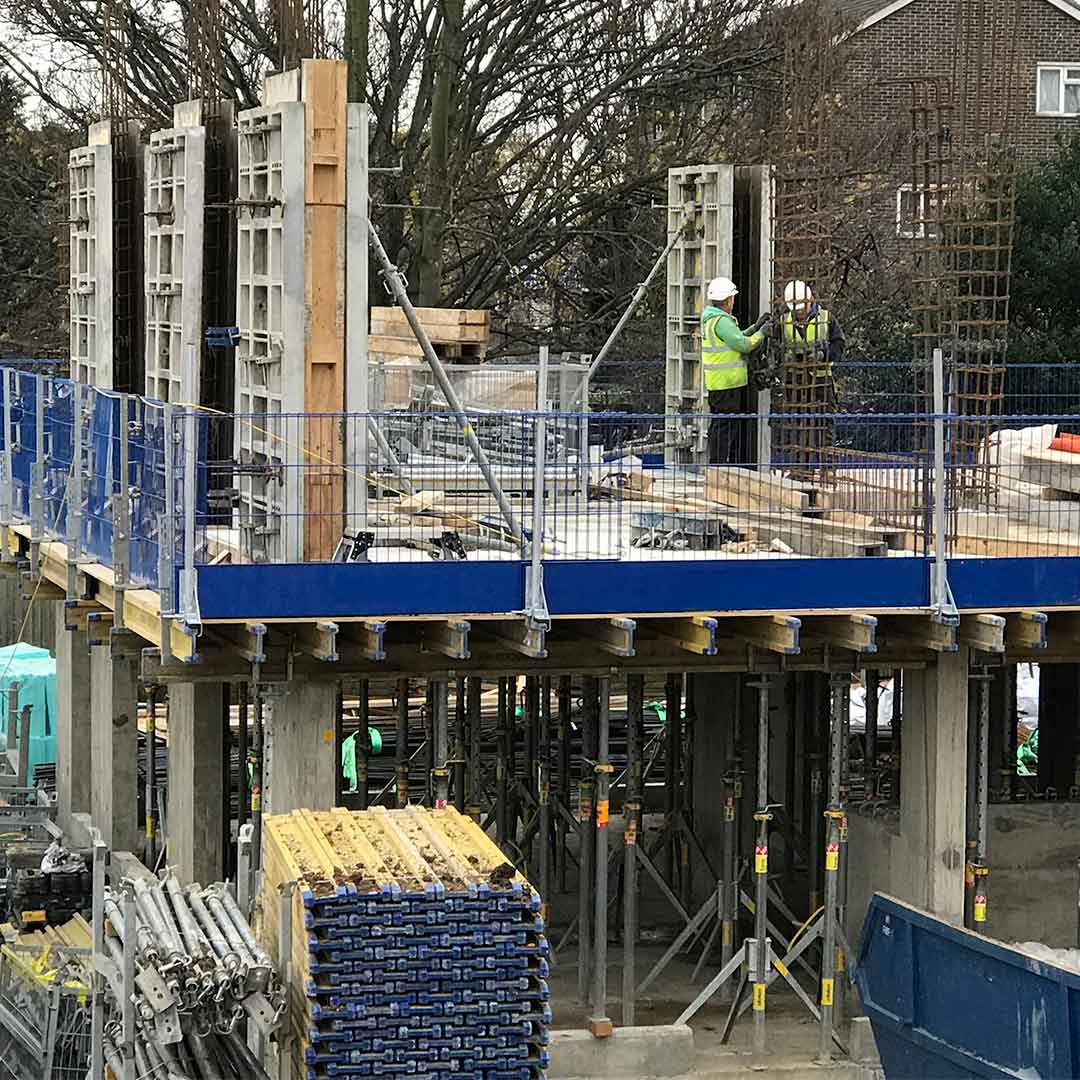 Edge Protection Barrier (2.6m) with 90° return (Blue)