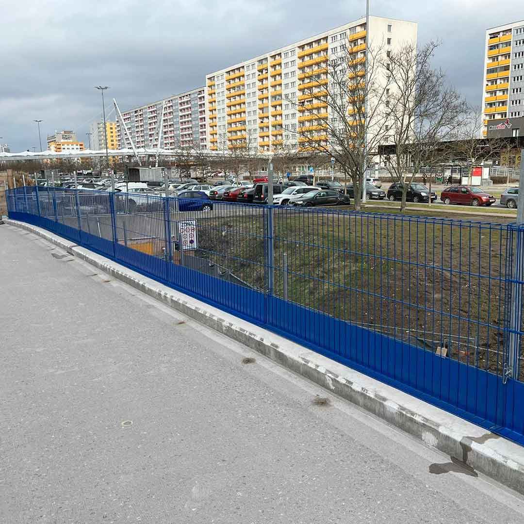 Edge Protection Barrier (2.6m) with 90° return (Blue)
